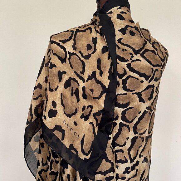 New Gucci Animal Print Stole Silk Satin Scarf with Gucci Box - Picture 4 of 16